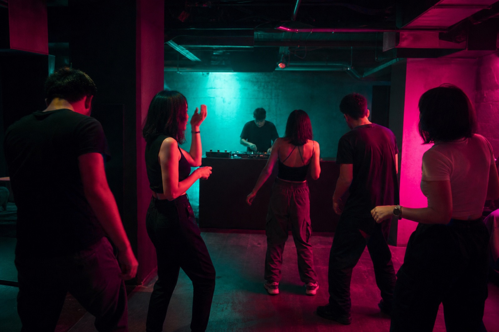Practical details connected to Jakarta dance-music culture
