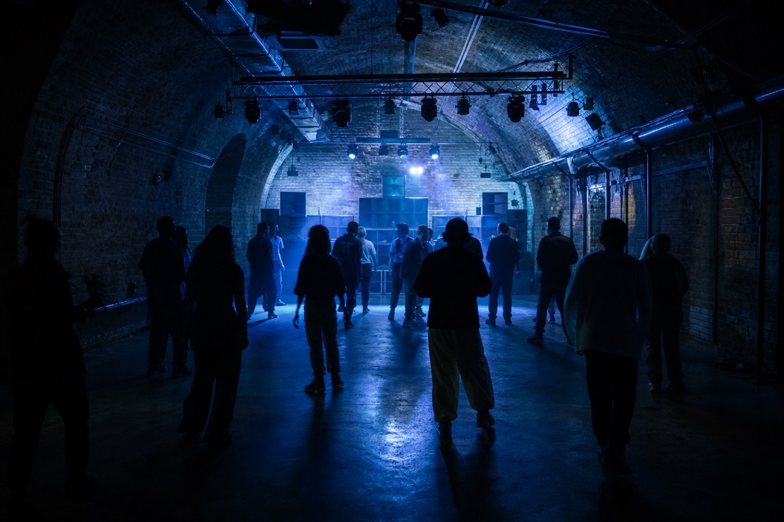 Jungle production and DJ details with breakbeats, dubplates, and sound-system bass